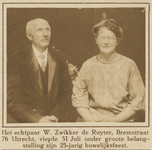870691 Portret van het echtpaar Zwikker-de Ruyter (Bremstraat 76) te Utrecht, dat 25 jaar getrouwd is.